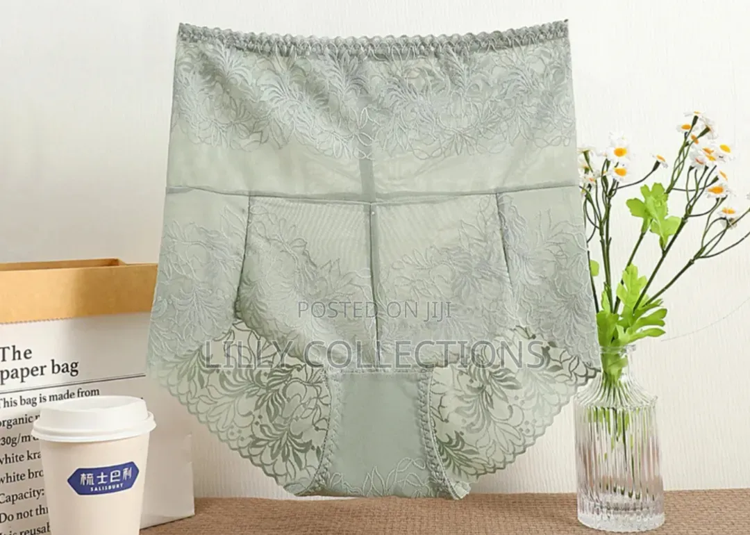 Adozen of Highwaisted Lace Knickerd