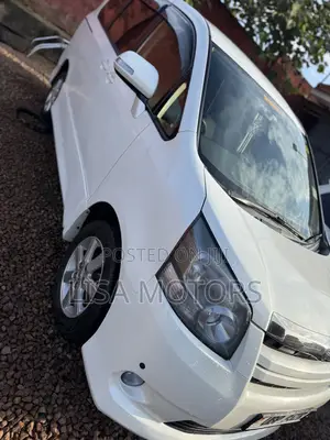 Toyota Noah 2.0 143hp AWD (8 Seater) 2009 White