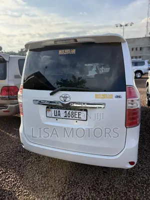Toyota Noah 2.0 143hp AWD (8 Seater) 2009 White