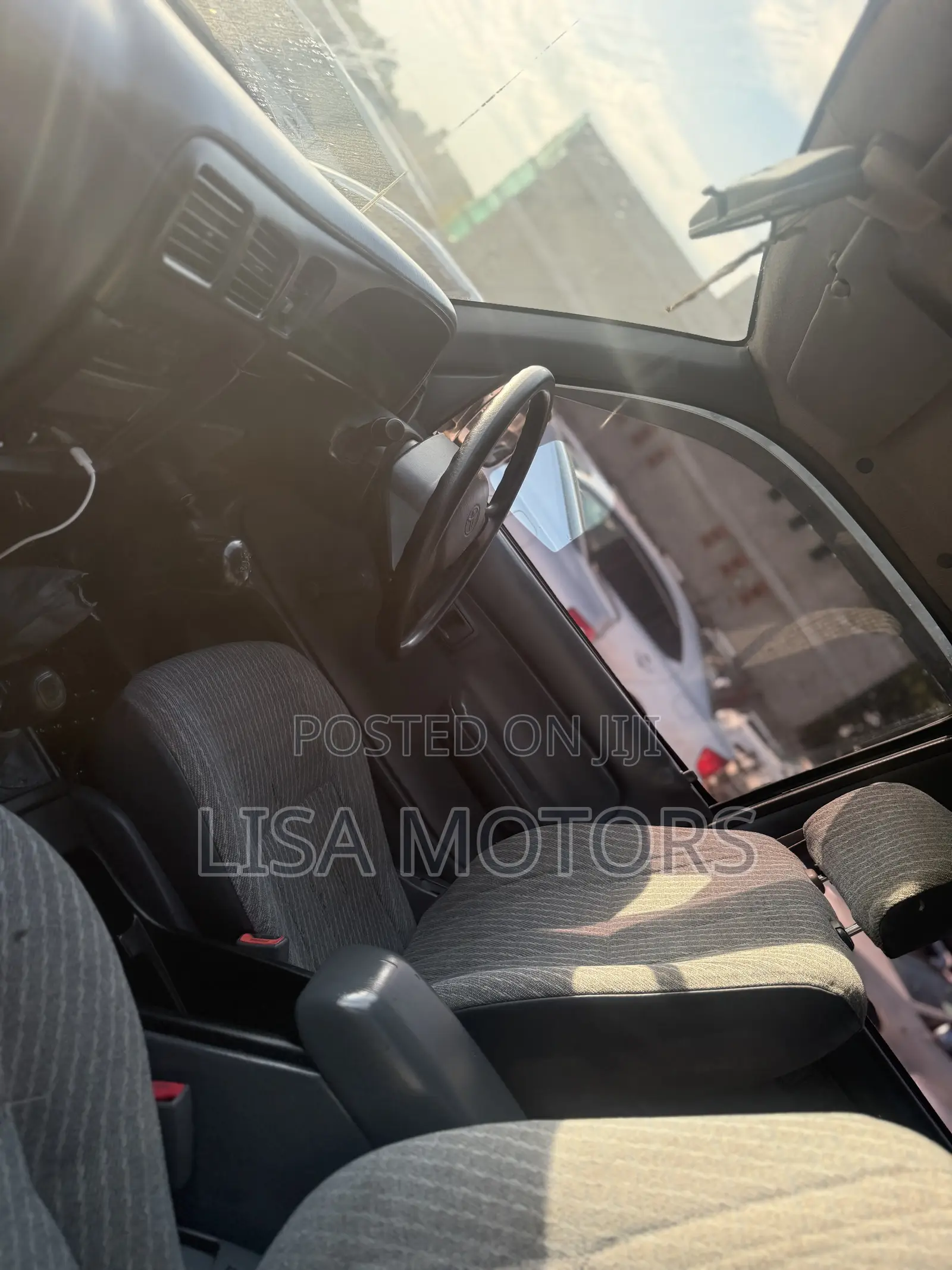 Toyota Hilux 2002 White