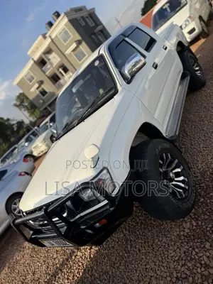 Toyota Hilux 2002 White