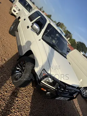 Toyota Hilux 2002 White