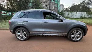 Volkswagen Touareg TDI Sport w/Tech AWD 4MOTION 2016 Gray