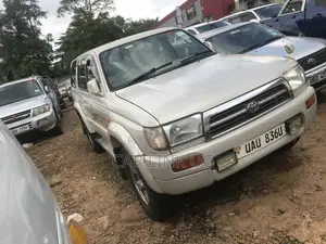 Toyota Hilux Surf 2000 Silver