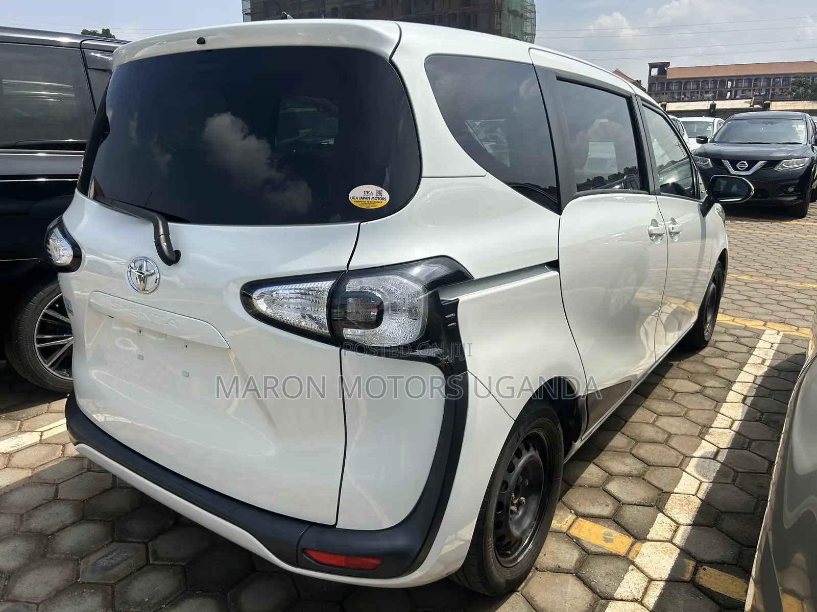 Toyota Sienta 1.5 AWD (6-seater) 2017 White