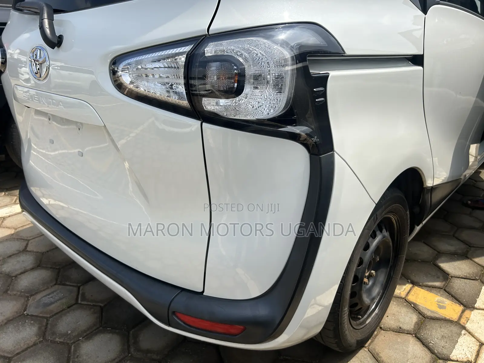Toyota Sienta 1.5 AWD (6-seater) 2017 White