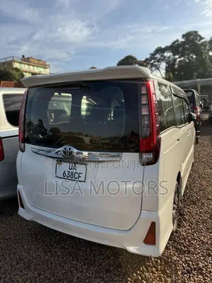 Toyota Noah 2.0 AWD (8 Seater) 2016 White