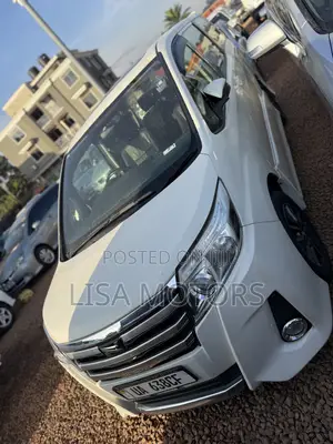 Toyota Noah 2.0 AWD (8 Seater) 2016 White
