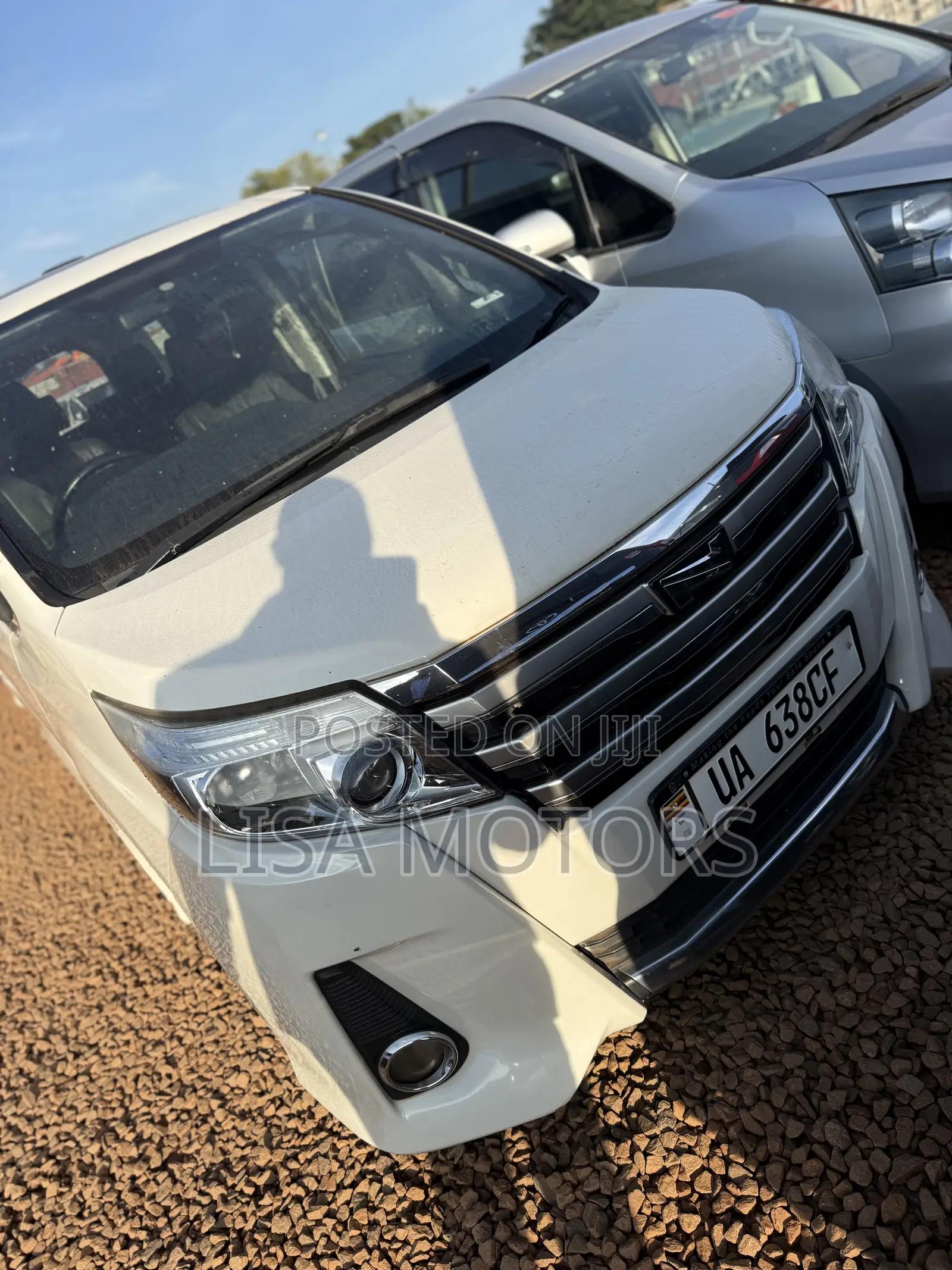 Toyota Noah 2.0 AWD (8 Seater) 2016 White