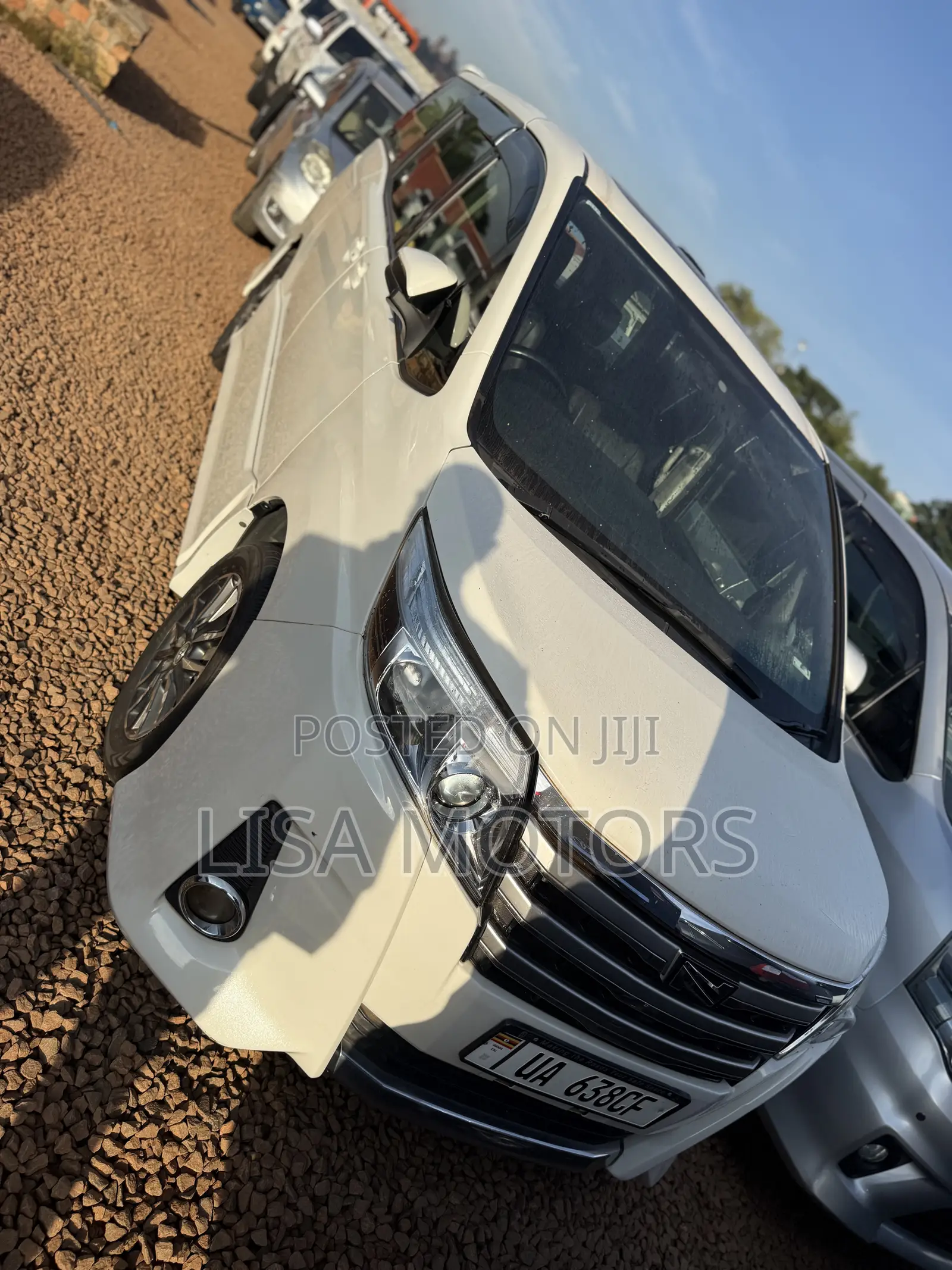 Toyota Noah 2.0 AWD (8 Seater) 2016 White