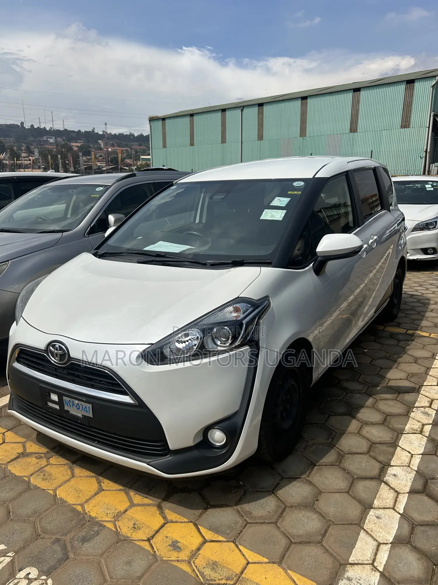 Toyota Sienta 1.5 AWD (6-seater) 2017 White