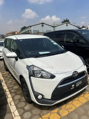 Toyota Sienta 1.5 AWD (6-seater) 2017 White
