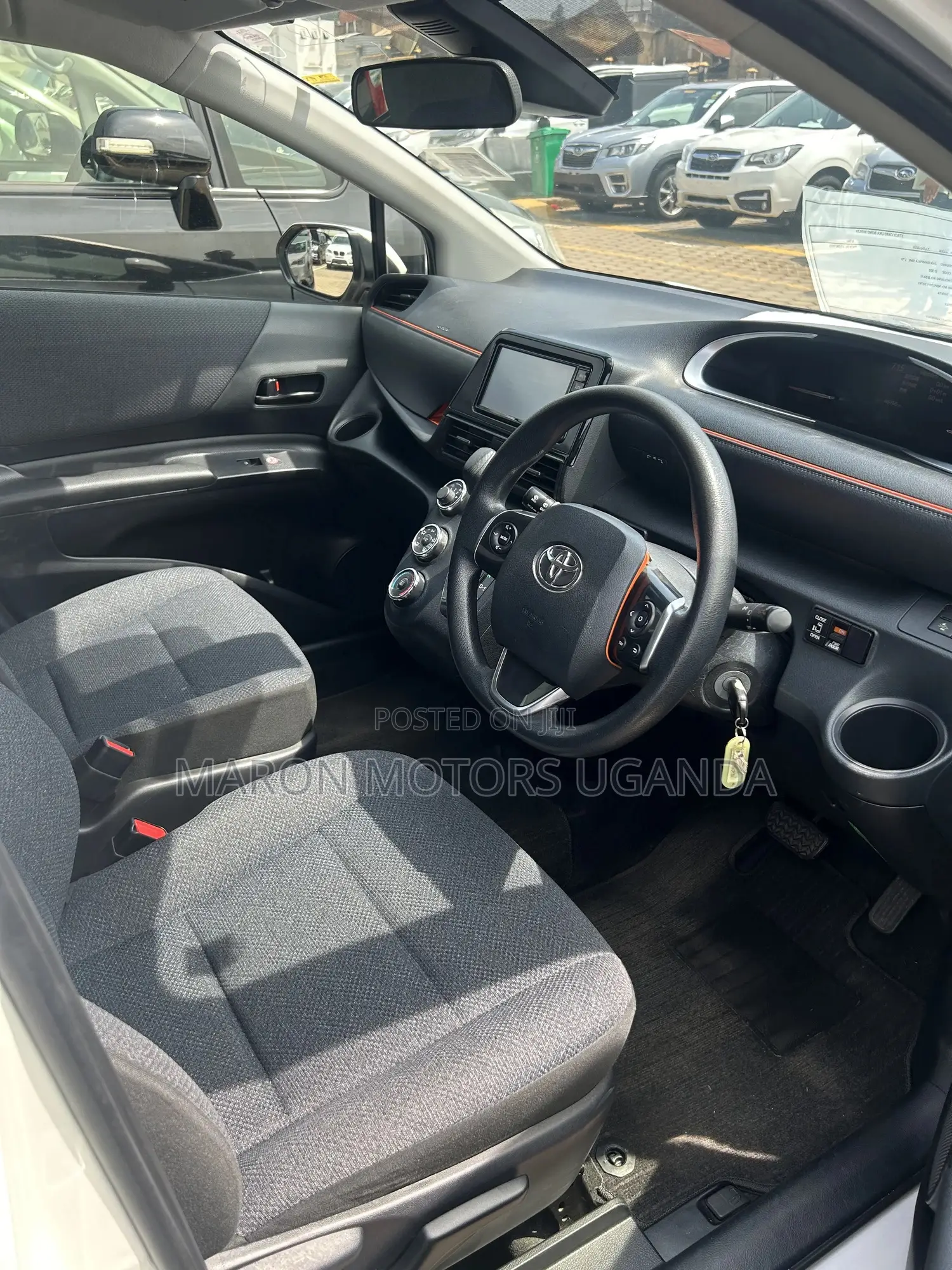 Toyota Sienta 1.5 AWD (6-seater) 2017 White