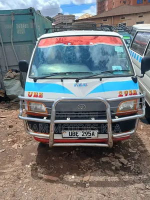 Toyota HiAce 2003 White
