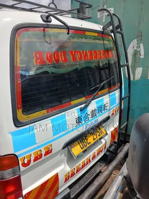 Toyota HiAce 2003 White