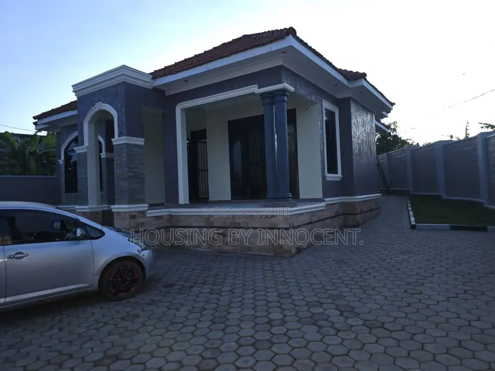 5bdrm Bungalow in Mamerito Road., Central Division for sale
