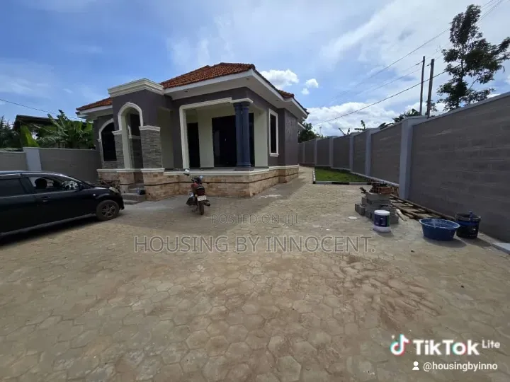 5bdrm Bungalow in Mamerito Road., Central Division for sale