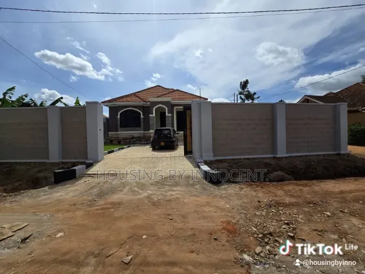 5bdrm Bungalow in Mamerito Road., Central Division for sale