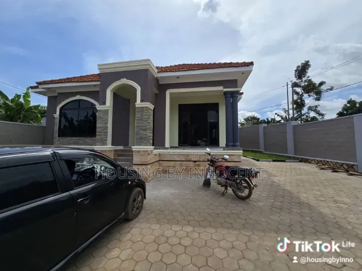 5bdrm Bungalow in Mamerito Road., Central Division for sale
