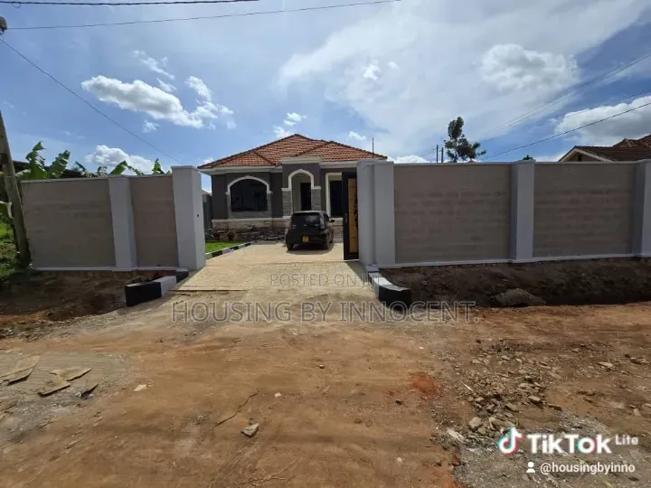 5bdrm Bungalow in Mamerito Road., Central Division for sale