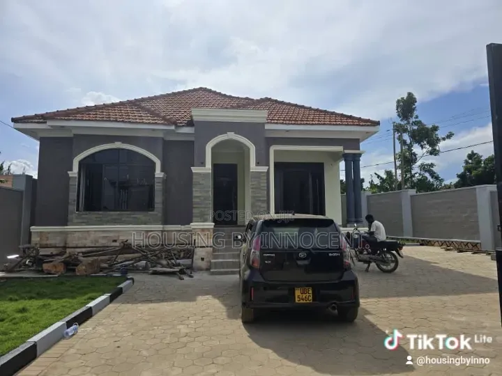 5bdrm Bungalow in Mamerito Road., Central Division for sale