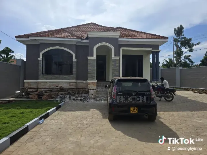 5bdrm Bungalow in Mamerito Road., Central Division for sale
