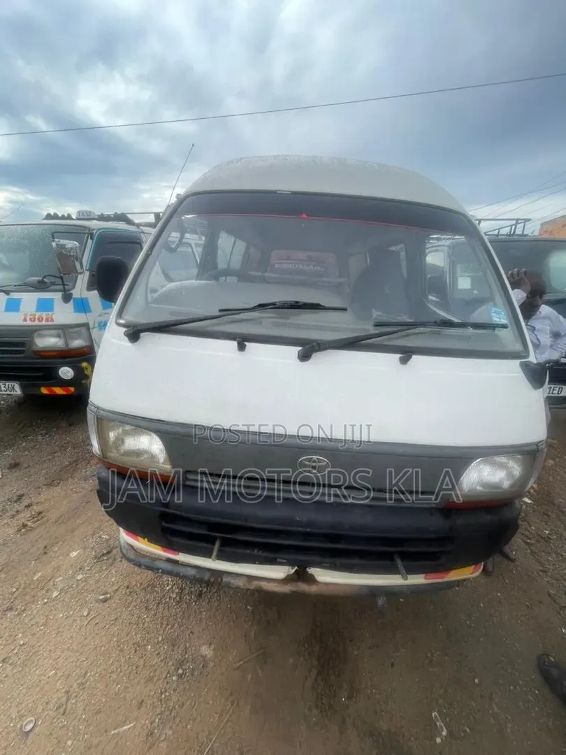 Toyota HiAce 2000 White