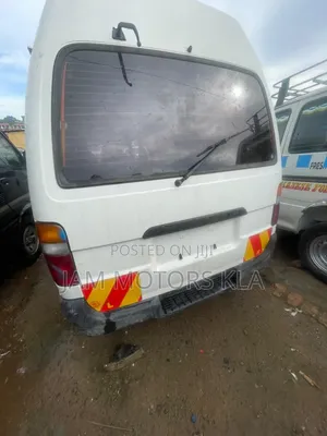 Toyota HiAce 2000 White