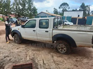 Nissan NP300 2010 White