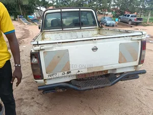 Nissan NP300 2010 White