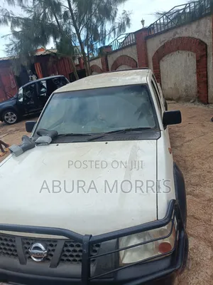 Nissan NP300 2010 White
