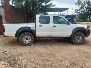 Nissan NP300 2010 White