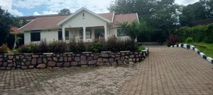 5bdrm Bungalow in Bugolobi Luthuli, Nakawa for rent
