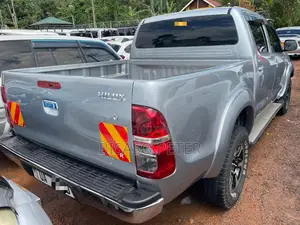 Toyota Hilux 2010 Silver