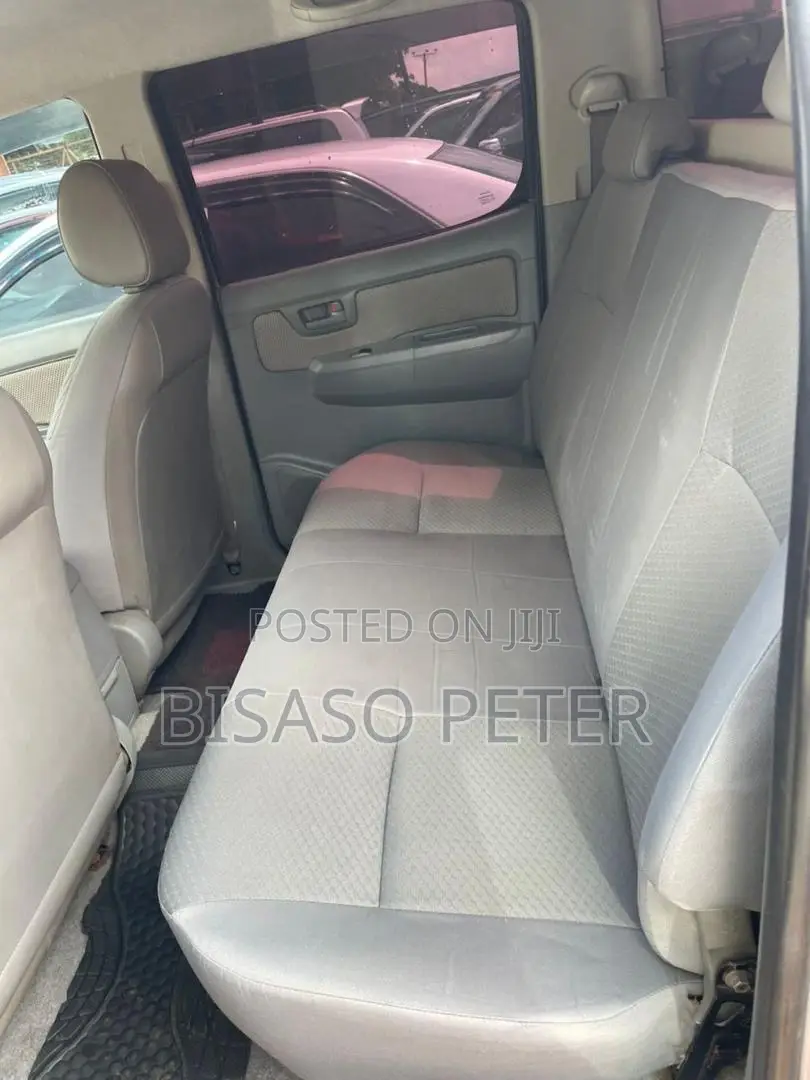 Toyota Hilux 2010 Silver