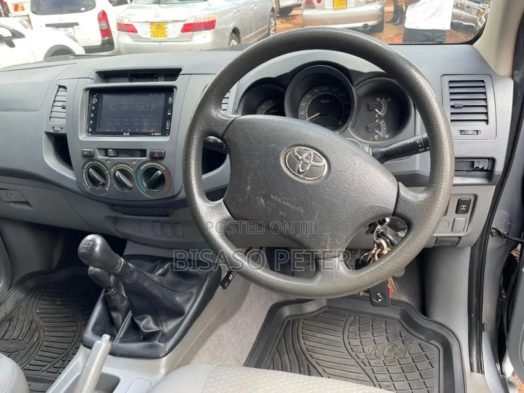 Toyota Hilux 2010 Silver