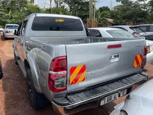 Toyota Hilux 2010 Silver