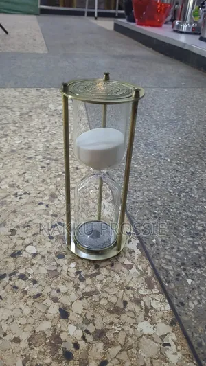 Vintage Style Brass Glass/Hour Glass Sand Tiner