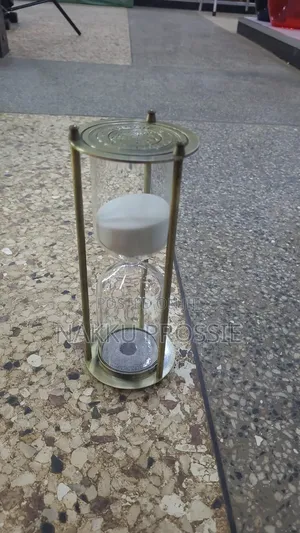 Vintage Style Brass Glass/Hour Glass Sand Tiner