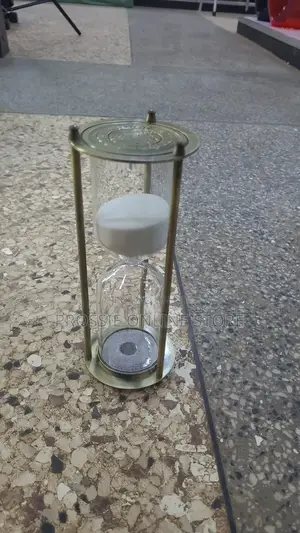 Vintage Style Brass Glass/Hour Glass Sand Tiner