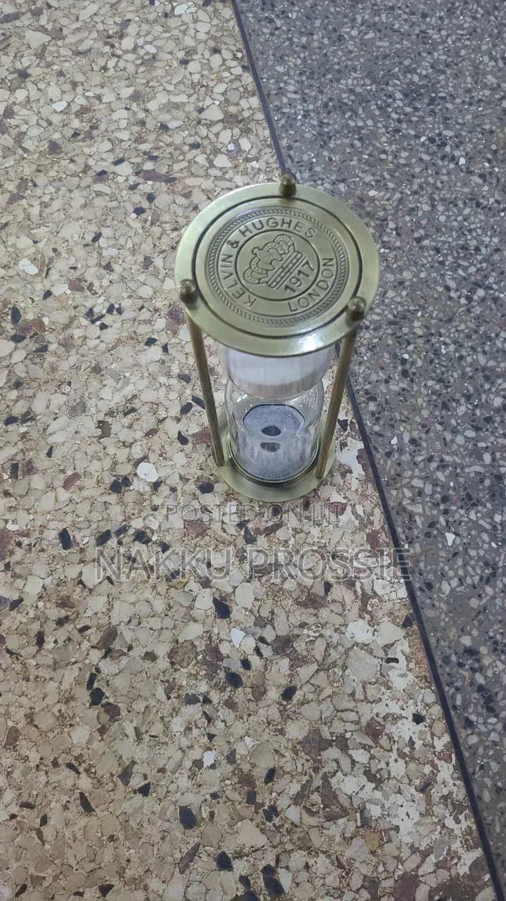 Vintage Style Brass Glass/Hour Glass Sand Tiner