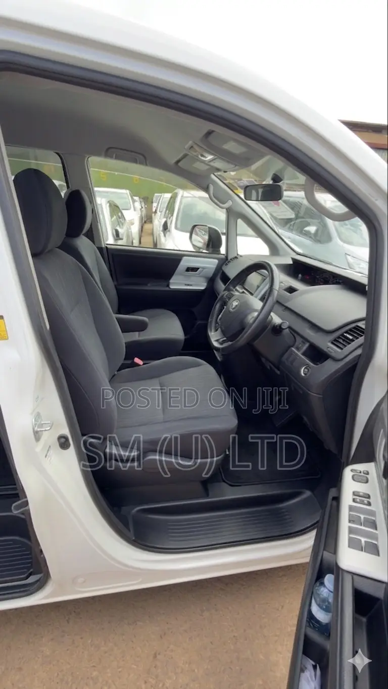 Toyota Noah 2013 White