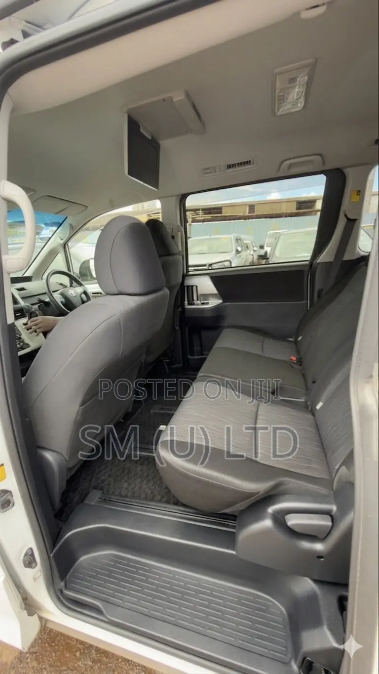 Toyota Noah 2013 White