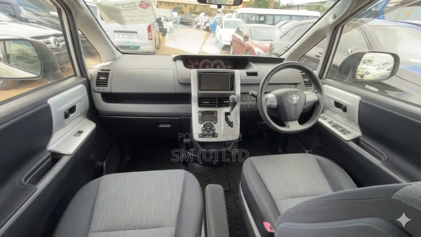 Toyota Noah 2013 White