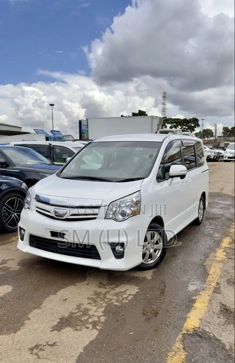 Toyota Noah 2013 White