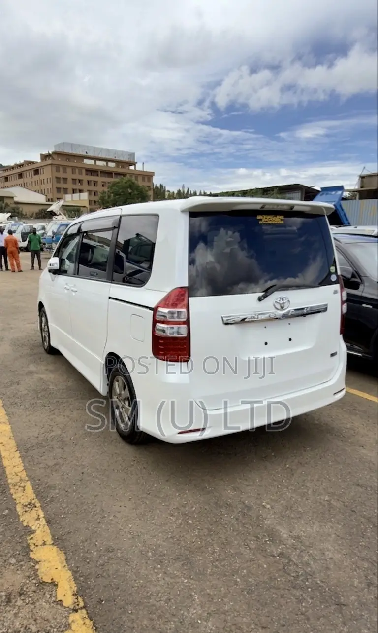 Toyota Noah 2013 White
