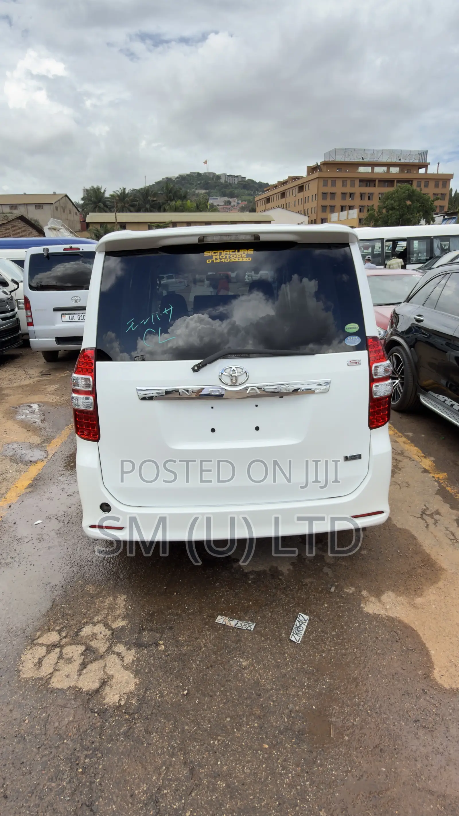 Toyota Noah 2013 White