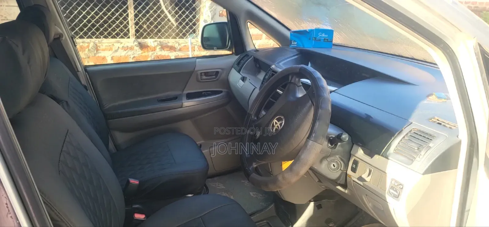 Toyota Noah 2.0 FWD (8 Seater) 2002 Silver