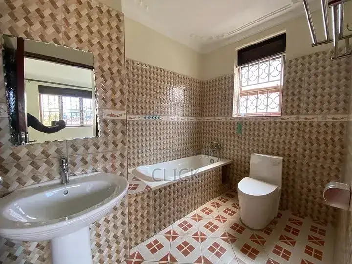 2bdrm Apartment in Makindye for rent