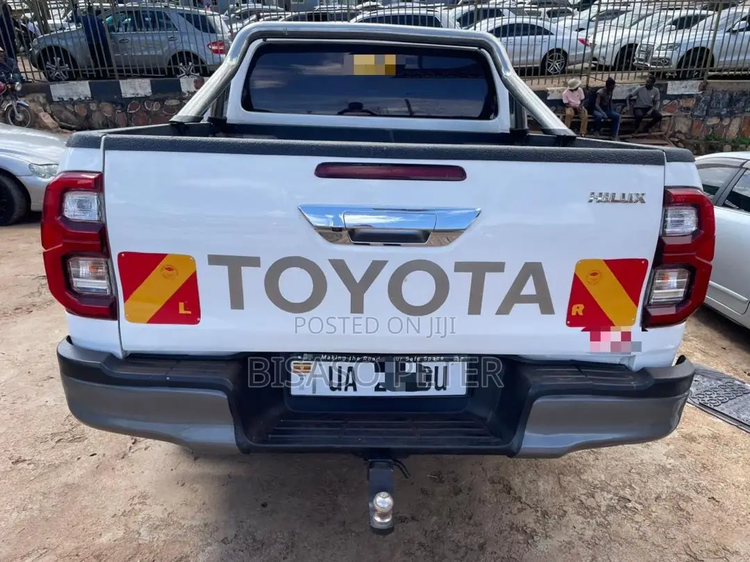 Toyota Hilux Revo Double Cab Deisel 2.4 AWD 2017 White